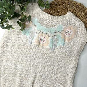 Jaclyn Smith Vintage Off White Textured Knit Sweater Vest Floral Applique 36x24